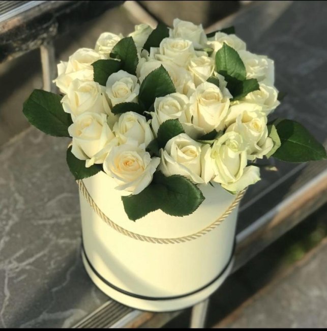 21 Роза.Высота 40см. Коробка круглая