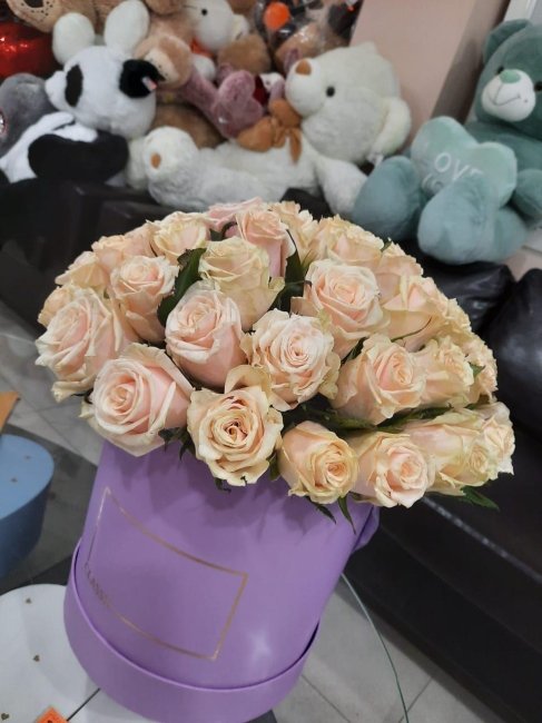 51 Роза.Высота 40см. Коробка круглая (фиолетовая)