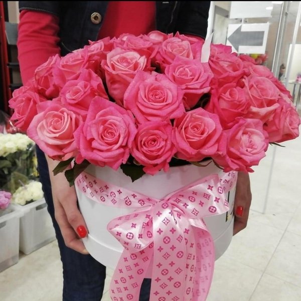 41 Роза.Высота 40см. Коробка круглая (с лентой)