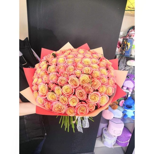 Роза Мисс Пигги (розово-желтая). Букет из 101 розы. Высота 70 см