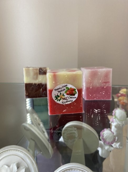 Ароматические свечи. Свеча-куб «Ваниль-клубника» ароматическая.