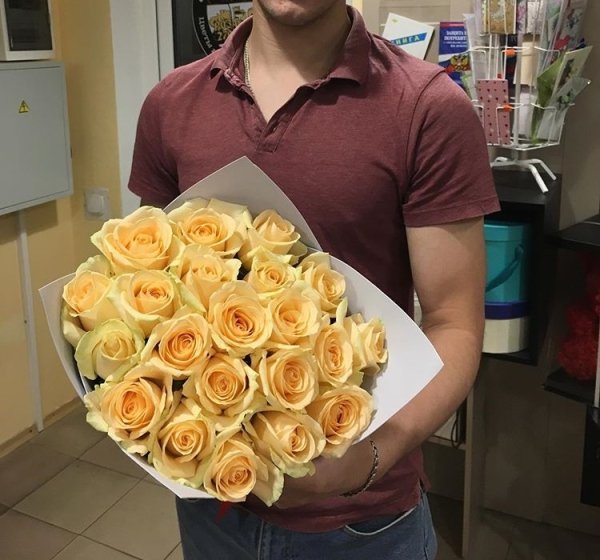 Роза Пич-Аваланж (персиковая). Букет из 21 розы. Высота 70 см