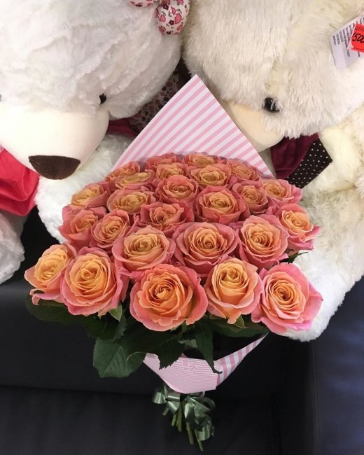 Роза Мисс Пигги (розово-желтая). Букет из 25 роз. Высота 70 см