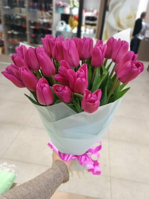 Букет из 201 тюльпана. малиновый