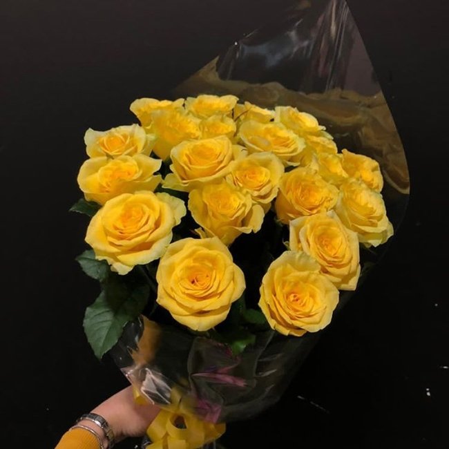 Роза Илиос (желтая). Букет из 21 розы. Высота 50 см
