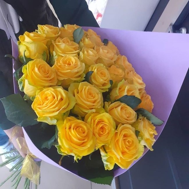Роза Пени Лейн (желтая). Букет из 35 роз. Высота 50 см