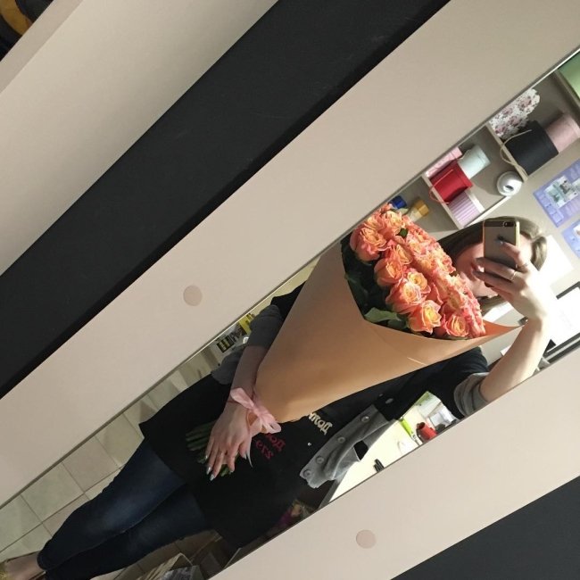 Роза Мисс Пигги (розово-желтая). Букет из 51 розы. Высота 70 см