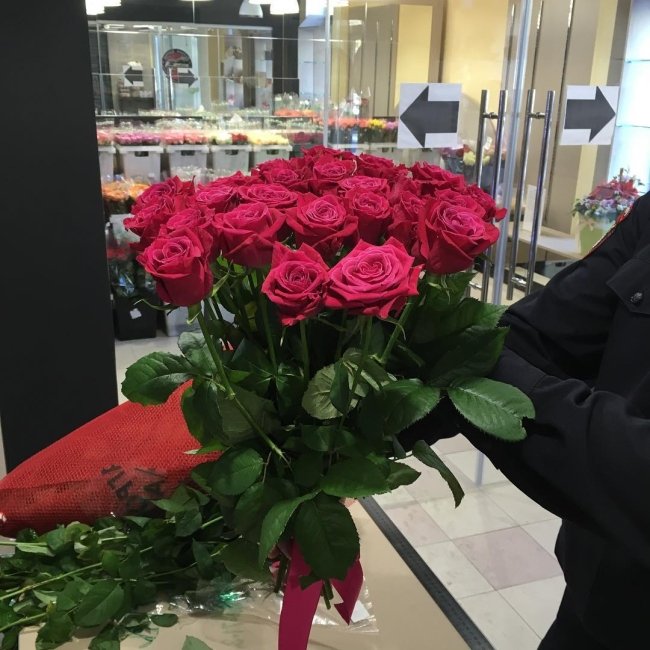 Роза Шангри Ла (розовая). Букет из 25 роз. Высота 60 см