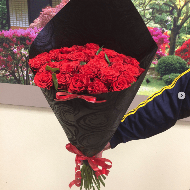 Роза Элторо (красная). Букет из 35 роз. Высота 50 см