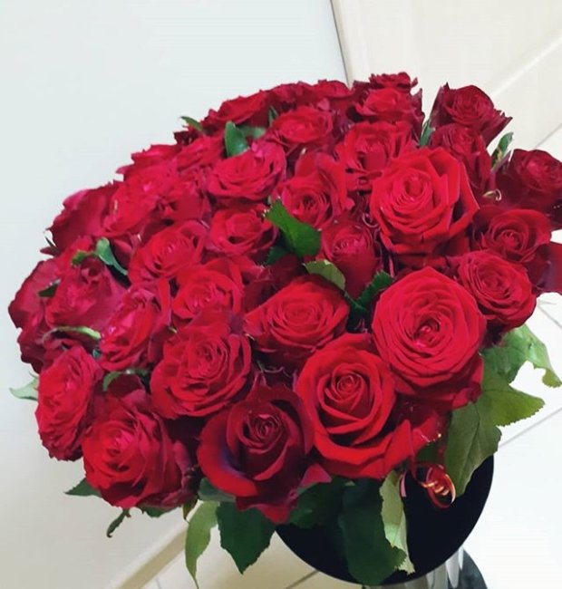 Роза Кон Аморе. Букет из 41 розы. Высота 50 см