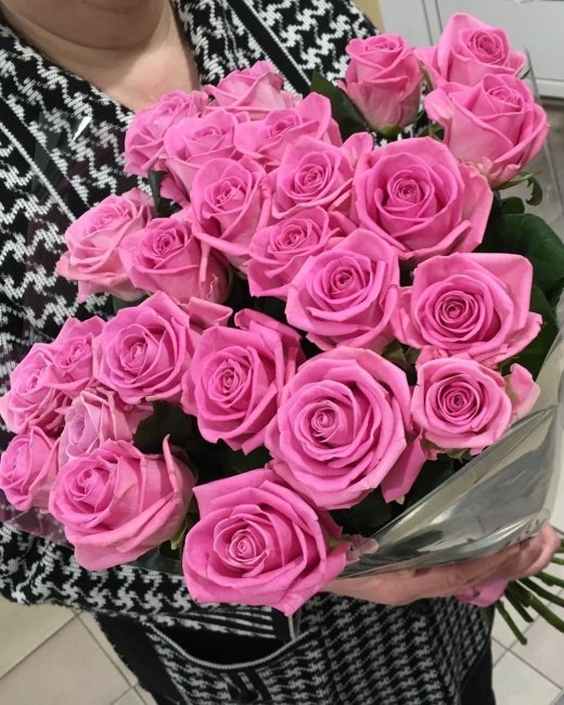 Роза Аква (розовая). Букет из 25 роз. Высота 70 см