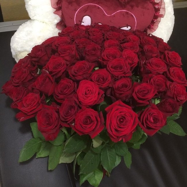 Роза Ред Наоми (красная). Букет из 51 розы. Высота 70 см