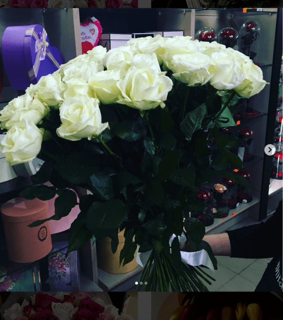 Роза Аваланж (белая). Букет из 35 роз. Высота 50 см