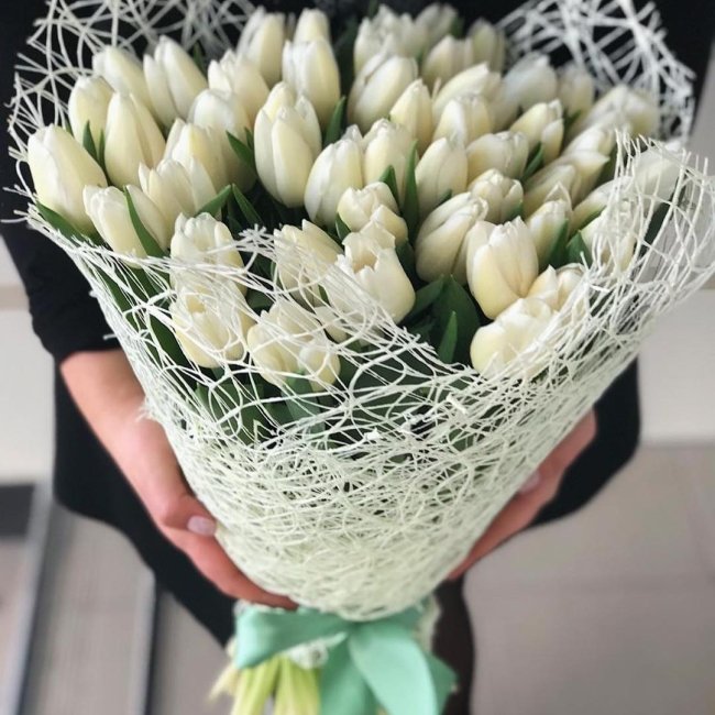 Букет из 51 тюльпана. белый