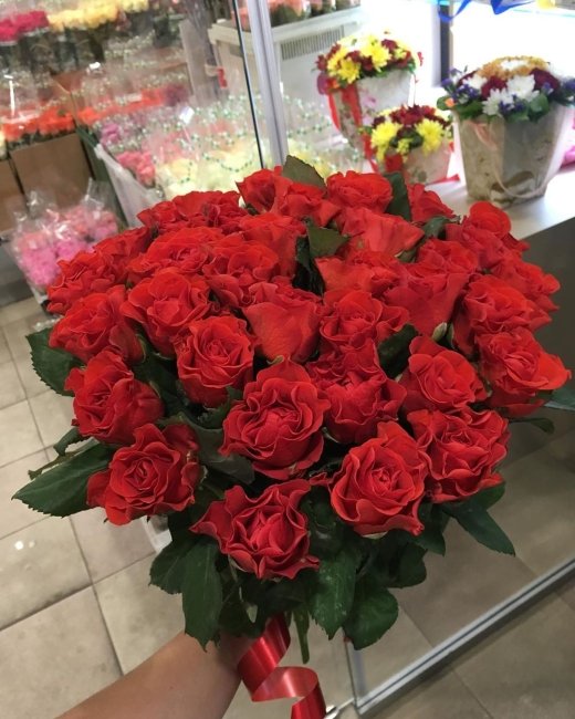 Роза Элторо (красная). Букет из 35 роз. Высота 60 см
