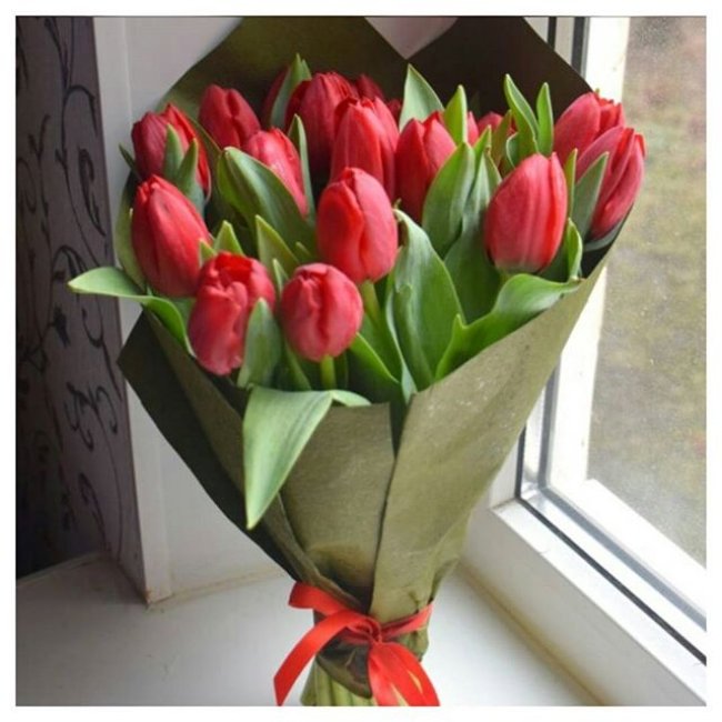 Букет из 201 тюльпана. красный