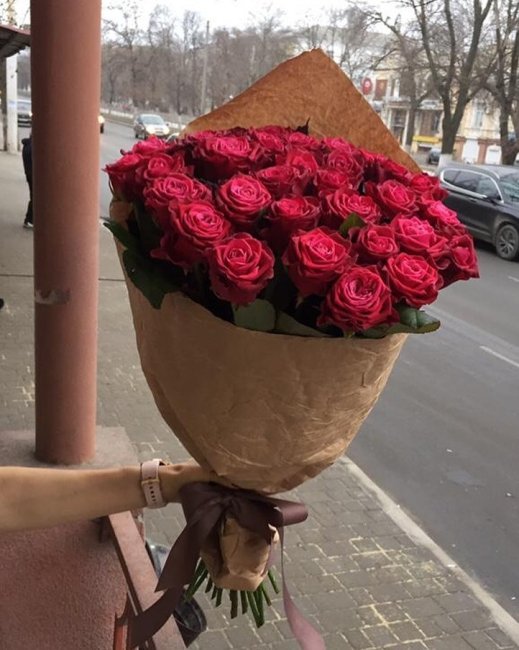 Роза Адмирал. Букет из 21 розы. Высота 60 см