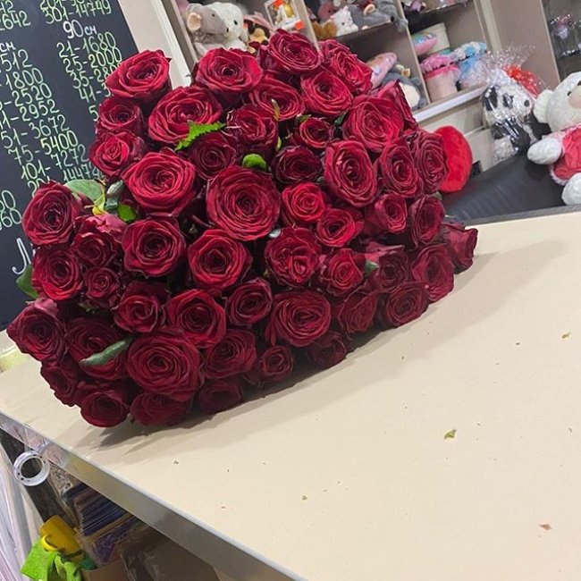 Роза Кон Аморе. Букет из 51 розы. Высота 40 см